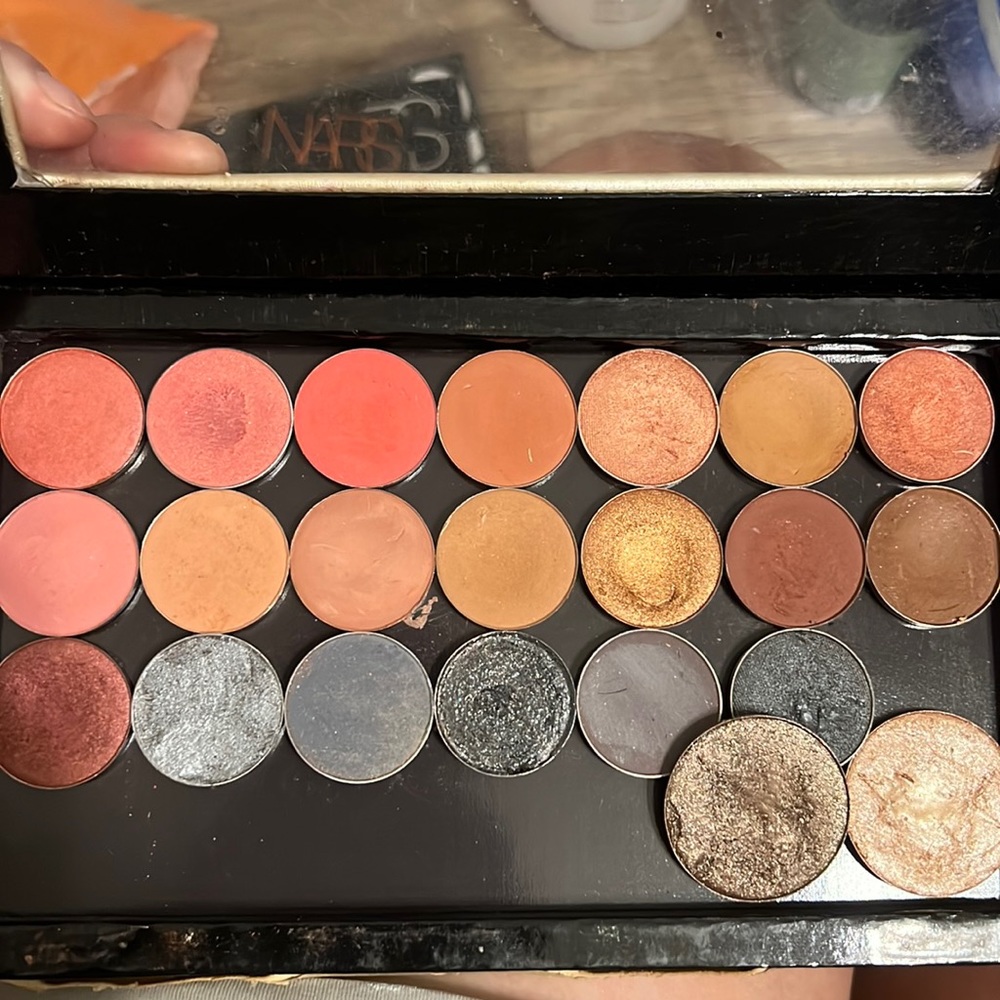 Eyeshadow palette